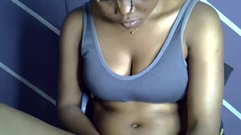 Snapshot of sweet_berry31 chatting on 09-25-25, 06:28 baby girl online show from 09-25-25, 06:28