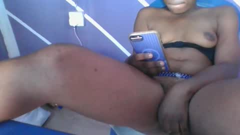 Snapshot of sweet_berry31 chatting on 10-23-25, 02:11 baby girl online show from 10-23-25, 02:11