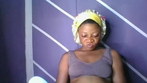 Snapshot of sweet_berry31 chatting on 10-27-25, 11:14 baby girl online show from 10-27-25, 11:14