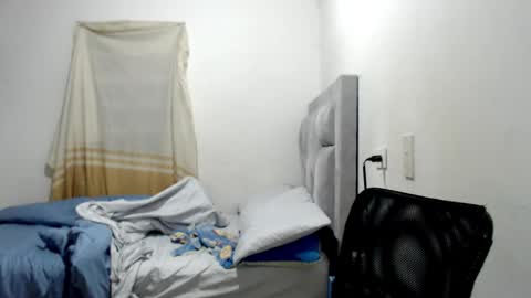 Snapshot of sweet_bunnyxx chatting on 11-27-25, 04:25 dulce online show from 11-27-25, 04:25