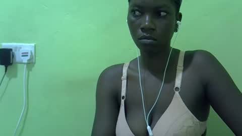 sweet_cherie1 online show from 04-12-26, 11:21