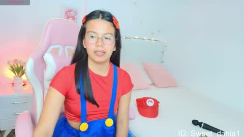 sweet_dania_ online show from 10-11-25, 04:33
