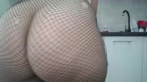 Snapshot of sweet_ella chatting on 01-14-25, 10:38 online show from 01-14-25, 10:38