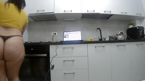 Snapshot of sweet_ella chatting on 01-26-25, 08:23 online show from 01-26-25, 08:23