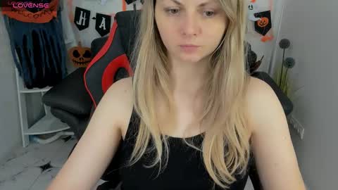 Snapshot of sweet_emily4u chatting on 10-16-25, 06:47 Emily online show from 10-16-25, 06:47