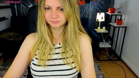 Snapshot of sweet_emily4u chatting on 10-20-25, 06:58 Emily online show from 10-20-25, 06:58