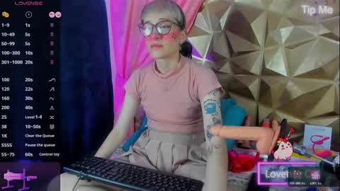  emmili  online show from 09-12-25, 12:38