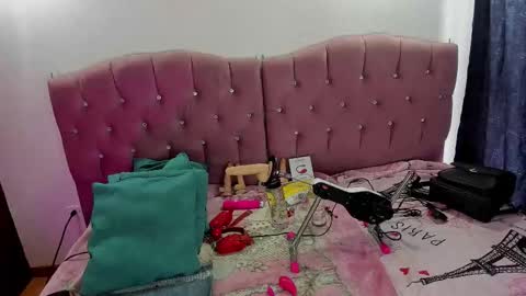  emmili  online show from 10-22-25, 12:05