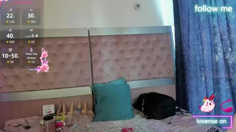 Snapshot of sweet_emmili chatting on 05-20-26, 12:33 emmili online show from 05-20-26, 12:33