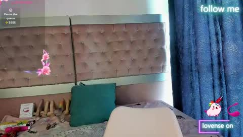 Snapshot of sweet_emmili chatting on 05-26-26, 12:01 emmili online show from 05-26-26, 12:01