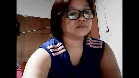 Snapshot of sweet_faye05 chatting on 11-09-25, 11:08 sweet_faye05 online show from 11-09-25, 11:08