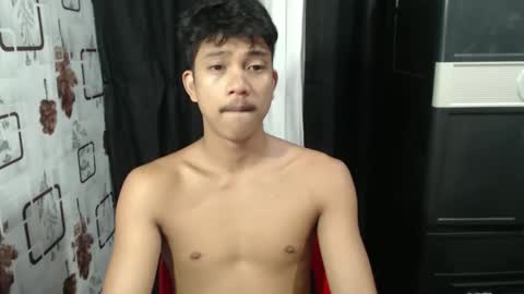Snapshot of sweet_guyxx chatting on 10-24-25, 05:37 sweet_guyxx online show from 10-24-25, 05:37