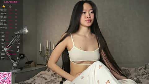 Snapshot of sweet_is_kim2 chatting on 04-03-26, 06:00 Kim online show from 04-03-26, 06:00
