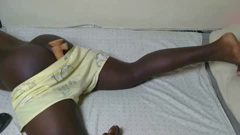 Snapshot of sweet_kambi chatting on 10-25-25, 03:03 moha AND roy online show from 10-25-25, 03:03