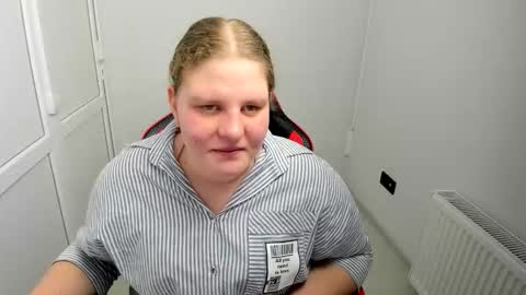 Snapshot of sweet_karla_la chatting on 05-17-26, 07:28 Karla online show from 05-17-26, 07:28