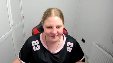 Snapshot of sweet_karla_la chatting on 06-06-26, 01:38 Karla online show from 06-06-26, 01:38