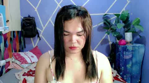 Snapshot of sweet_kendallxxxx chatting on 12-17-24, 03:17 Nicahhh online show from 12-17-24, 03:17