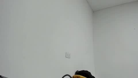 sweet_kitty_777 online show from 04-16-26, 08:48