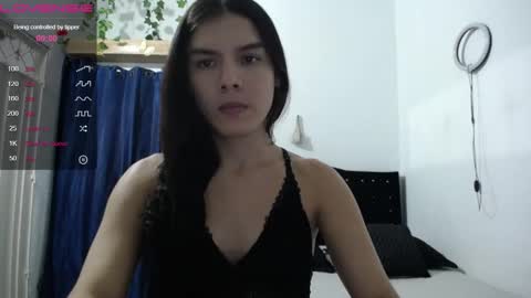 Snapshot of sweet_lady_16 chatting on 02-04-26, 02:06 Lady online show from 02-04-26, 02:06