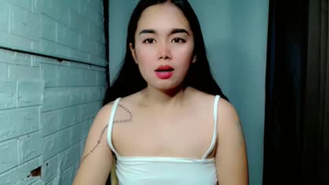 Snapshot of sweet_laika chatting on 05-14-26, 05:03 LAIKA online show from 05-14-26, 05:03