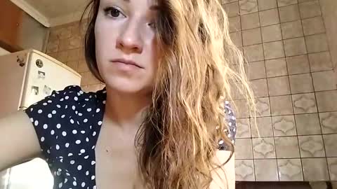 Snapshot of sweet_lilgirl_x chatting on 02-08-25, 01:01 Anna online show from 02-08-25, 01:01