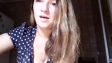 Snapshot of sweet_lilgirl_x chatting on 03-03-25, 04:46 Anna online show from 03-03-25, 04:46