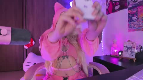 Snapshot of sweet_lilly_sweet chatting on 02-23-25, 01:02 sweet_lilly_sweet online show from 02-23-25, 01:02