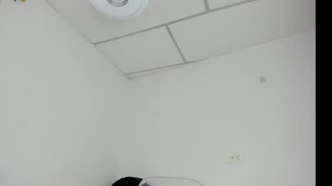 Snapshot of sweet_litle chatting on 04-24-26, 09:06 sweet_litle online show from 04-24-26, 09:06