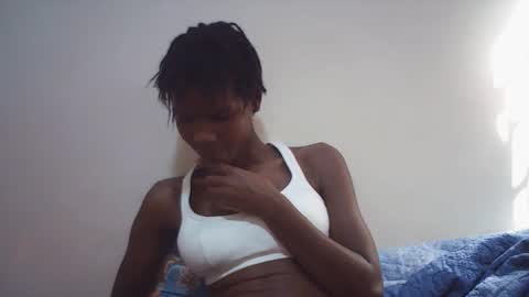 Snapshot of sweet_liz6510 chatting on 05-25-26, 12:33 Liz online show from 05-25-26, 12:33