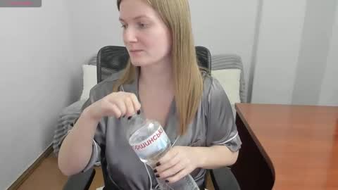 Mila online show from 03-10-26, 07:41