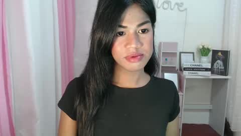 Snapshot of sweet_melonxxx chatting on 12-16-24, 02:25 Melon online show from 12-16-24, 02:25