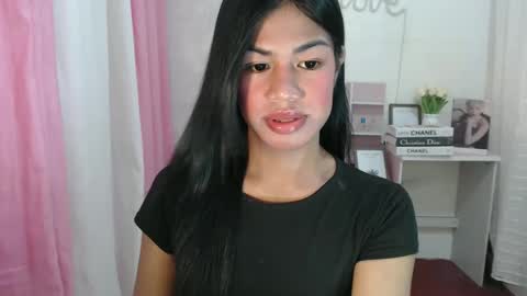 Snapshot of sweet_melonxxx chatting on 12-23-24, 08:33 Melon online show from 12-23-24, 08:33