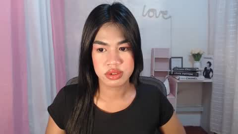 Snapshot of sweet_melonxxx chatting on 03-10-25, 06:27 Melon online show from 03-10-25, 06:27