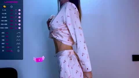 Mia online show from 09-24-25, 12:08