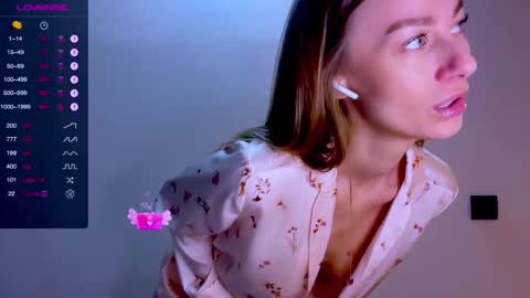 Mia online show from 10-11-25, 12:04