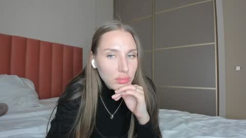 Snapshot of sweet_miss381 chatting on 12-31-24, 01:19 Sofi online show from 12-31-24, 01:19