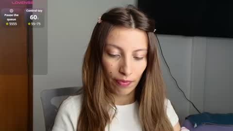 Snapshot of sweet_moon_v_ chatting on 06-17-26, 03:20 sweet_moon_v_ online show from 06-17-26, 03:20