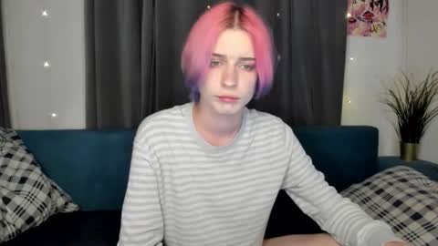 kira online show from 09-15-25, 08:42