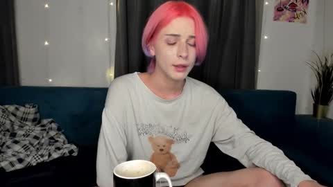 kira online show from 09-17-25, 10:00