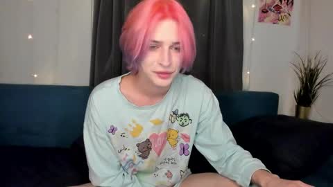 kira online show from 09-18-25, 08:33