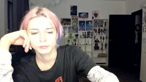 kira online show from 10-21-25, 07:47