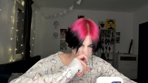 kira online show from 11-15-25, 05:09