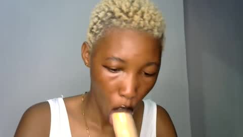 Snapshot of sweet_pussy04 chatting on 06-10-26, 04:45 sweet girl online show from 06-10-26, 04:45