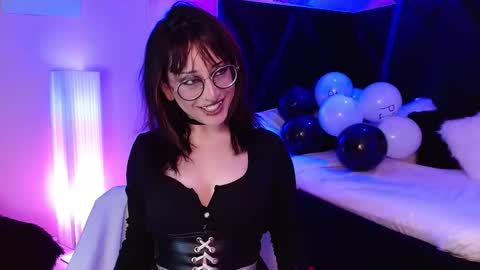 Snapshot of sweet_roxanee chatting on 10-20-25, 04:35 Roxanee online show from 10-20-25, 04:35