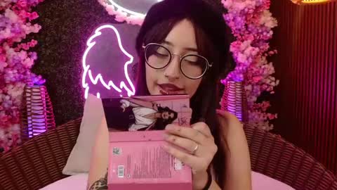 Roxanee online show from 04-14-26, 08:37