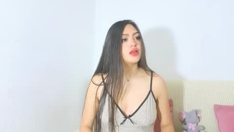 sweet_sophie_7 online show from 09-19-25, 04:25
