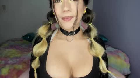 Snapshot of sweet_stephaniee chatting on 10-04-25, 06:44 online show from 10-04-25, 06:44