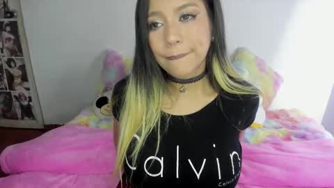 Snapshot of sweet_stephaniee chatting on 10-28-25, 01:53 online show from 10-28-25, 01:53