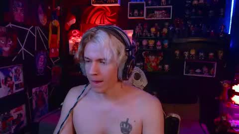 Snapshot of sweet_steve chatting on 09-18-25, 04:03 Matt online show from 09-18-25, 04:03