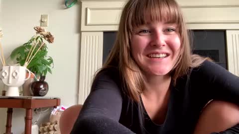 Snapshot of sweet_truffle chatting on 12-21-24, 08:43 Heidi Brenner - Please check bio for schedule FAQ online show from 12-21-24, 08:43